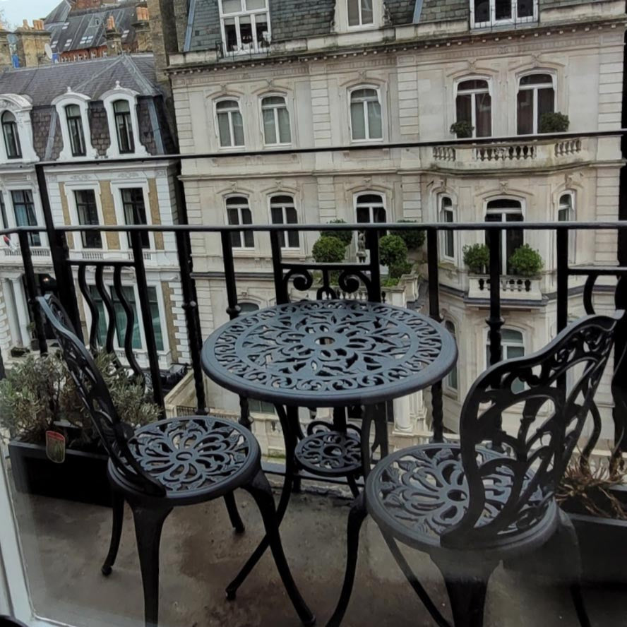 Astuces pour aménager un salon de jardin sur un balcon